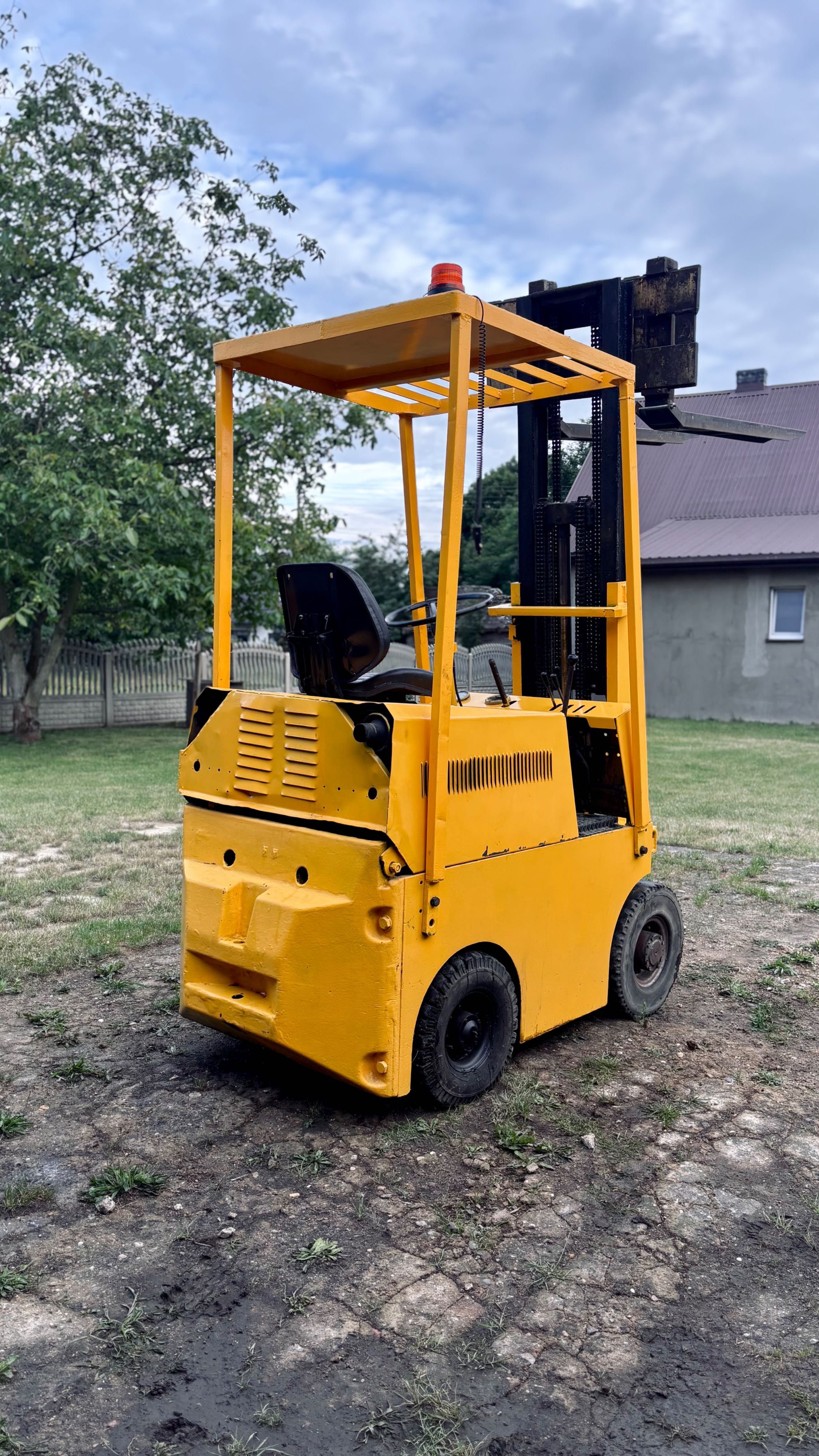 Wózek widłowy rak Suchedniów c330