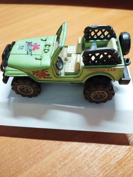 Машинка моделька Jeep