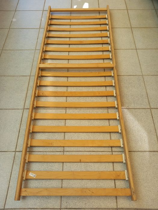 Estrado de cama de solteiro Ikeia