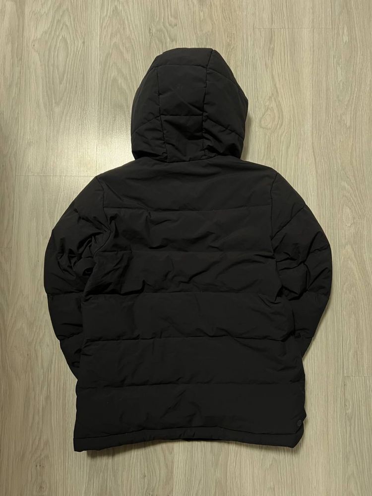 Женский пуховик adidas helionic hg8747 чорний regular fit
