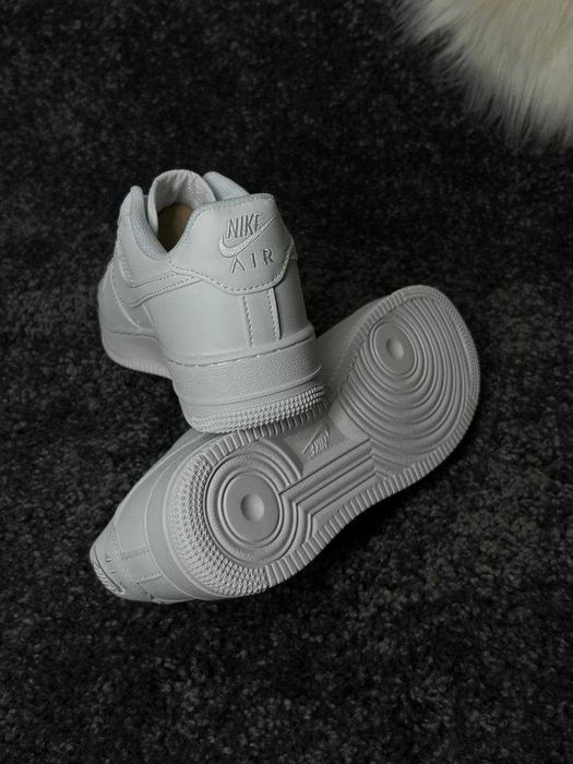 Нові оригінальні кросівки nike air force 1 жіночі найк форси білі
