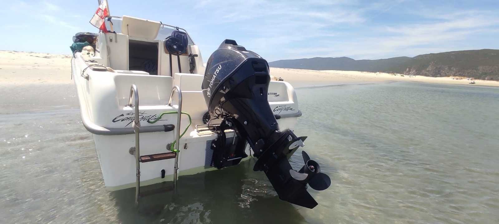 Vendo barco semi cabinado Sabor 460 em muito bom estado, motor novo