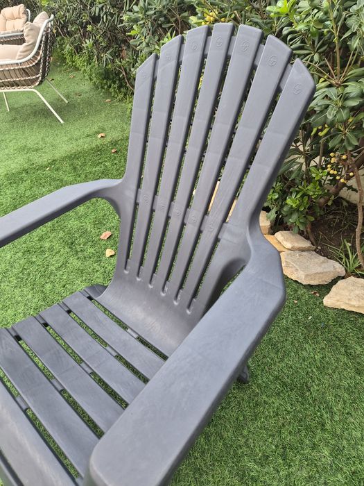 Duas cadeiras de jardim