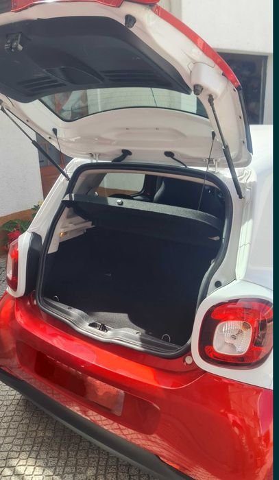 Smart fourfour impecável, económico, fácil condução.