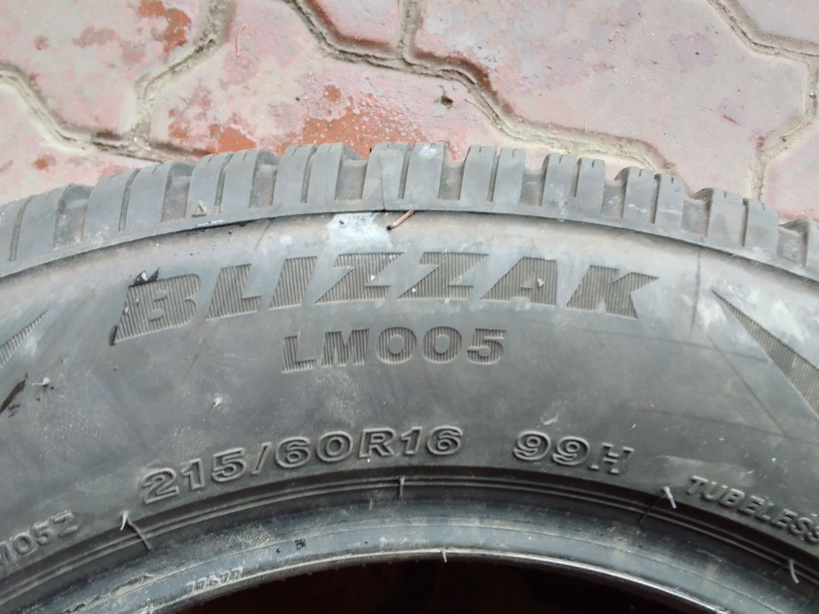 Opona zimowa 215/60r16 BRIDGESTONE 2022r
