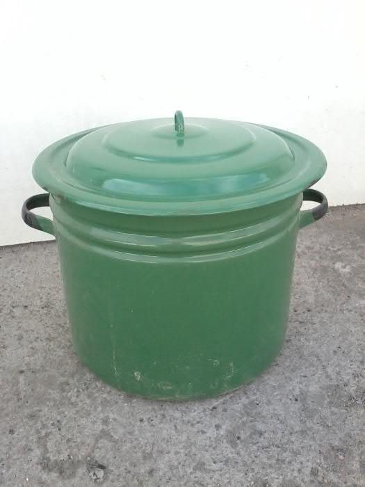 Продам эмалированную кастрюлю