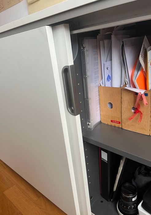 Armário escritório, portas deslizantes e fecho com segurança