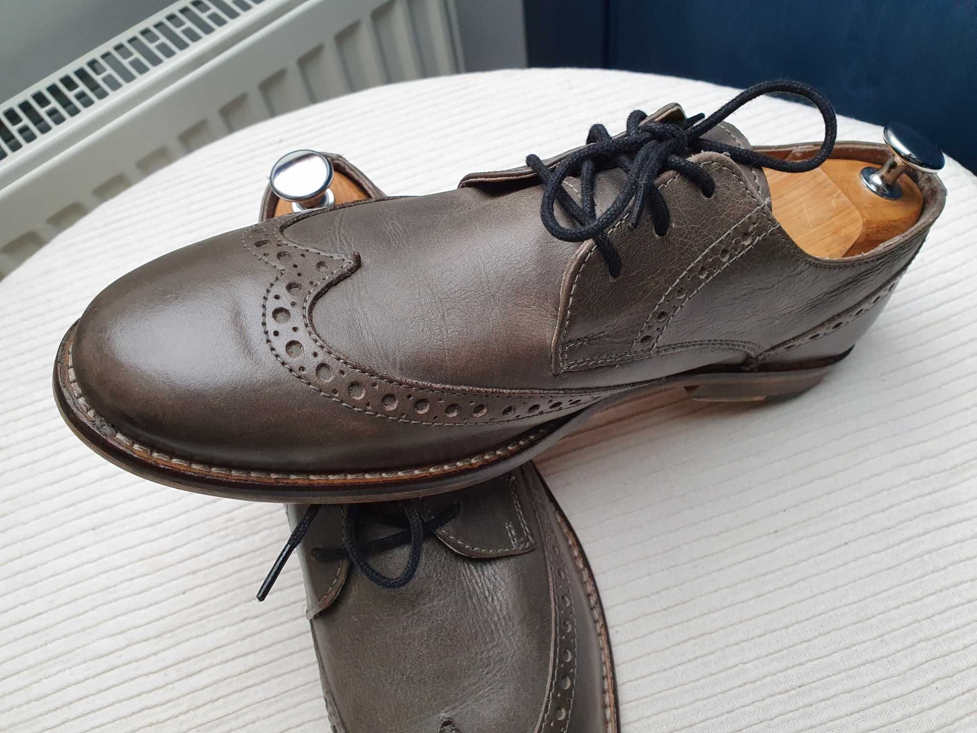 KG Kurt Geiger klasyczne buty brogsy roz. 41