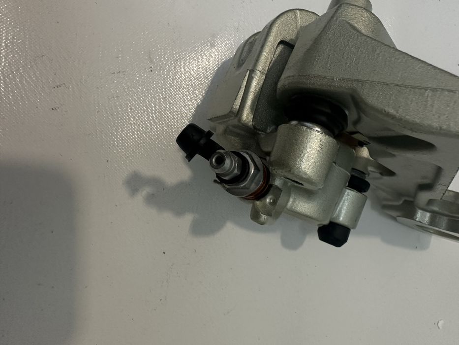 Zacisk hamulcowy tylny z jarzmem do motocykla / quada