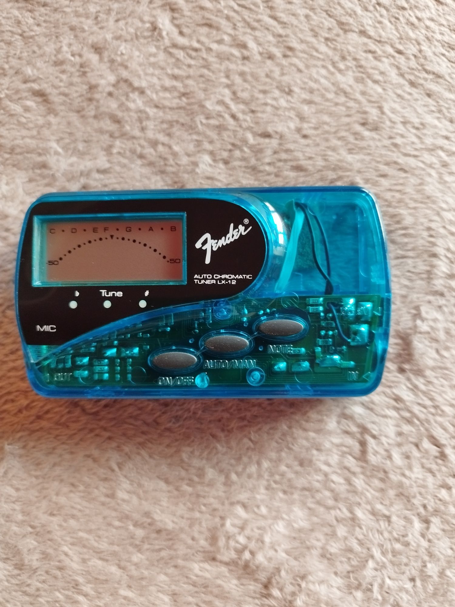 Tuner chromatyczny Fender LX 12