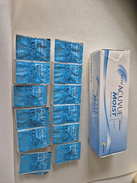Soczewki marki Acuvue. -3.00. 12 sztuk