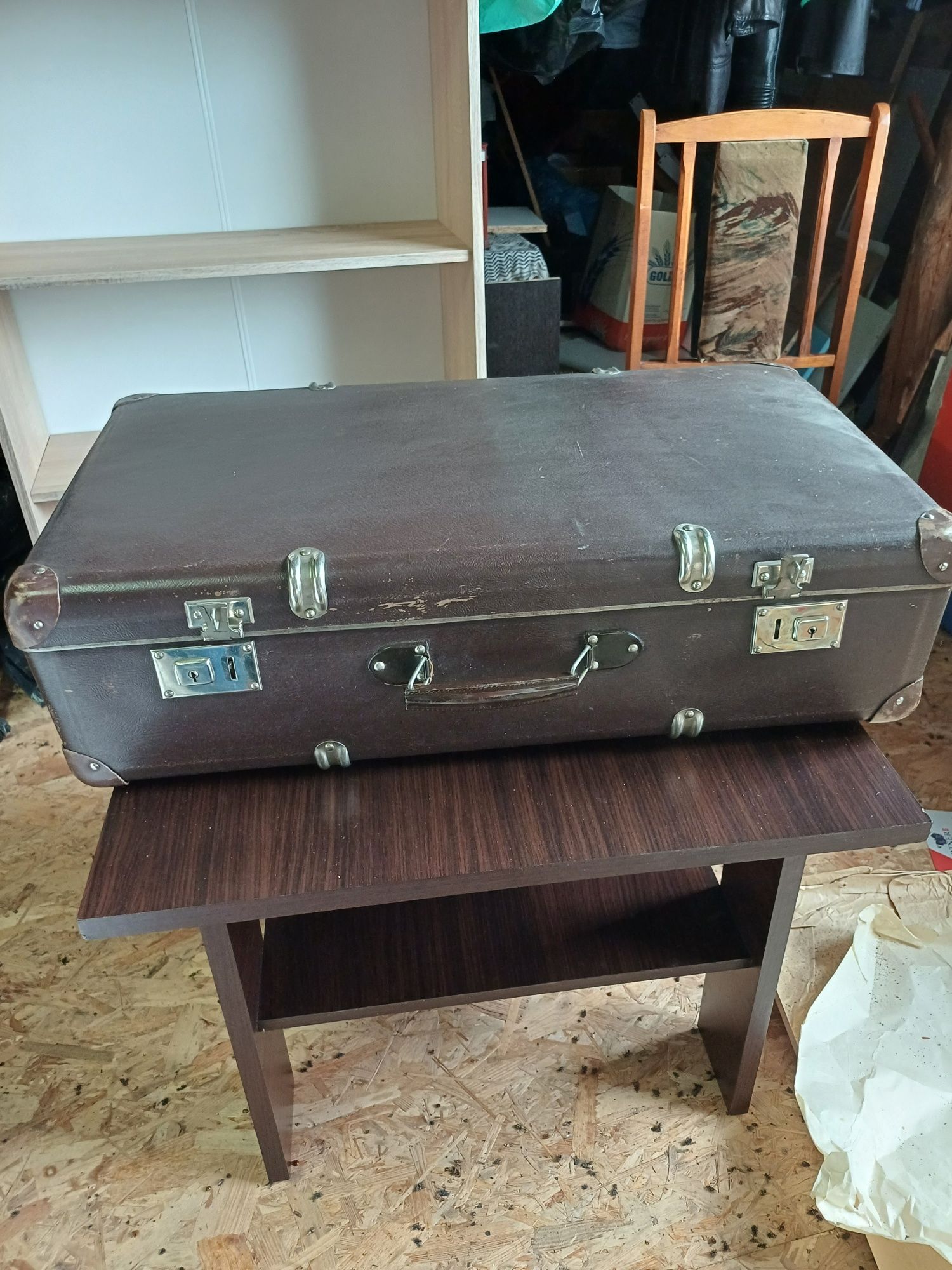 Stara duża walizka. Retro. PRL