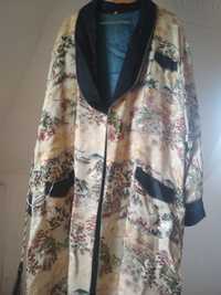 Уникальный антикварный китайский халат. Изготовлен из шелка.