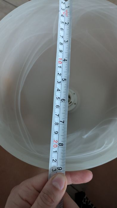 Lampa wisząca z mlecznym kloszem