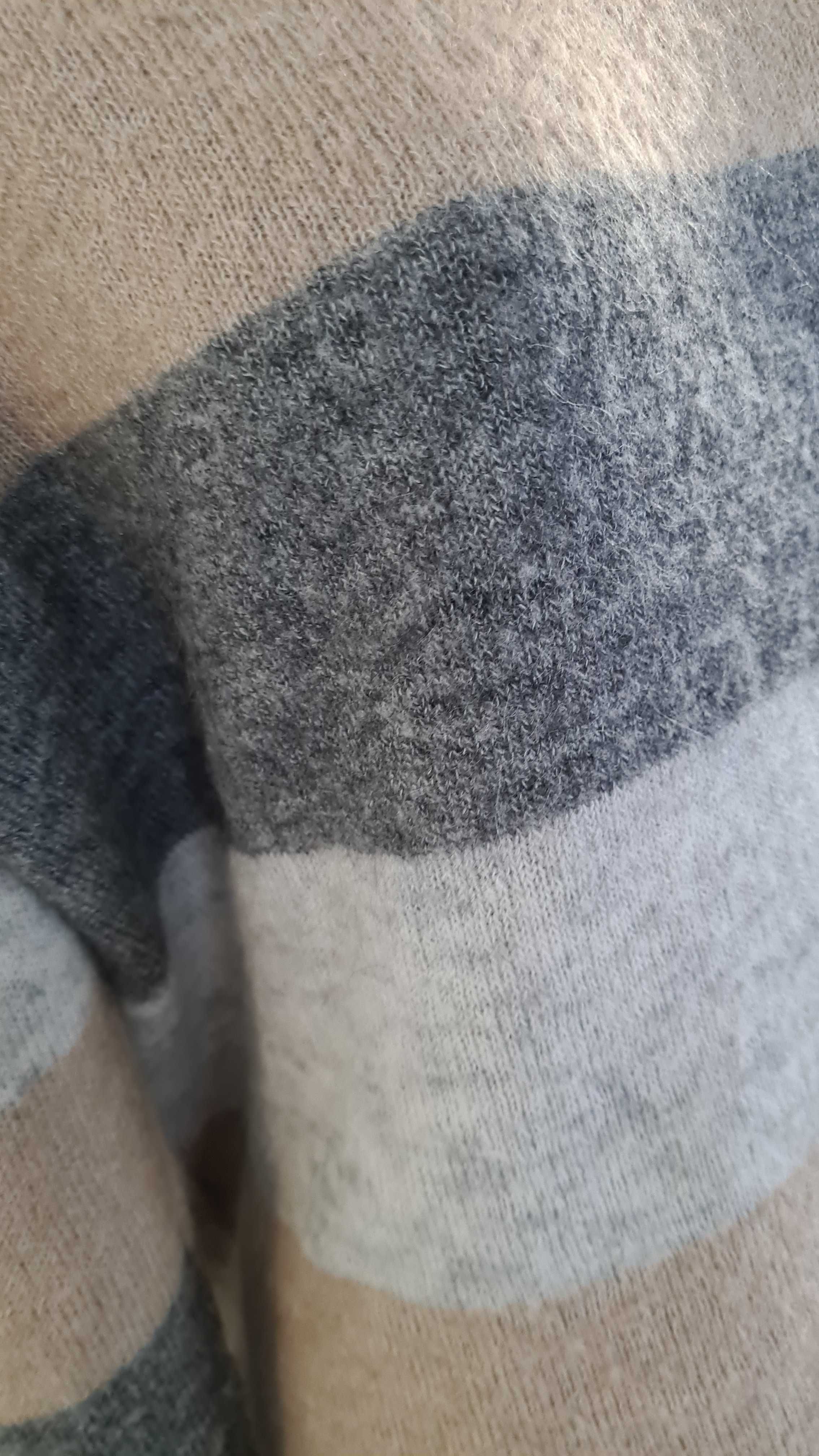 Delikatny sweter 33% Moher, 35% Wełna. Beżowy Szary Grafitowy. M / L