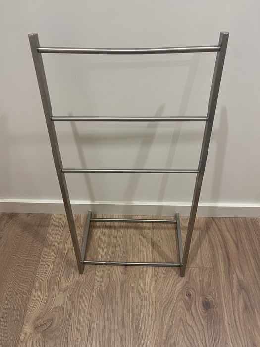 Toalheiro de pé para Wc