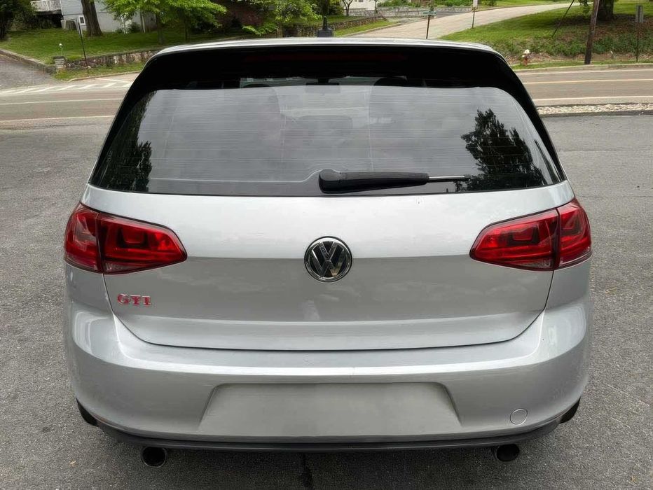 Volkswagen Golf GTI SE 4-Door      2017