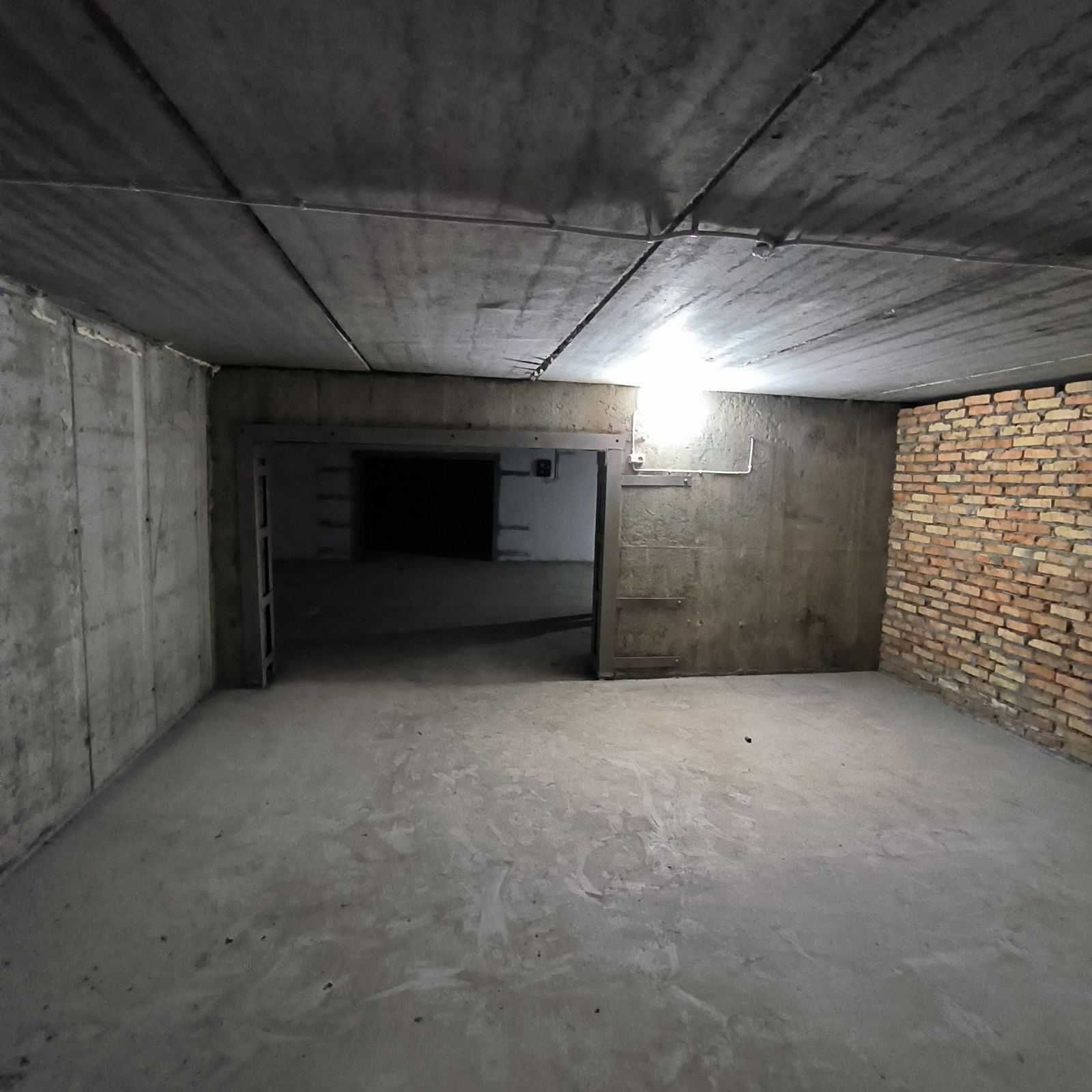 Продам 2- підземних паркінга Котовського 110 гаражі