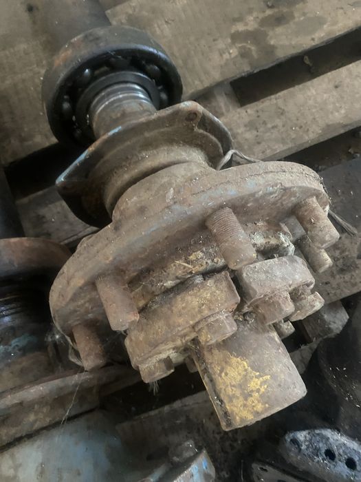 Полуось юмз з почипником в зборі