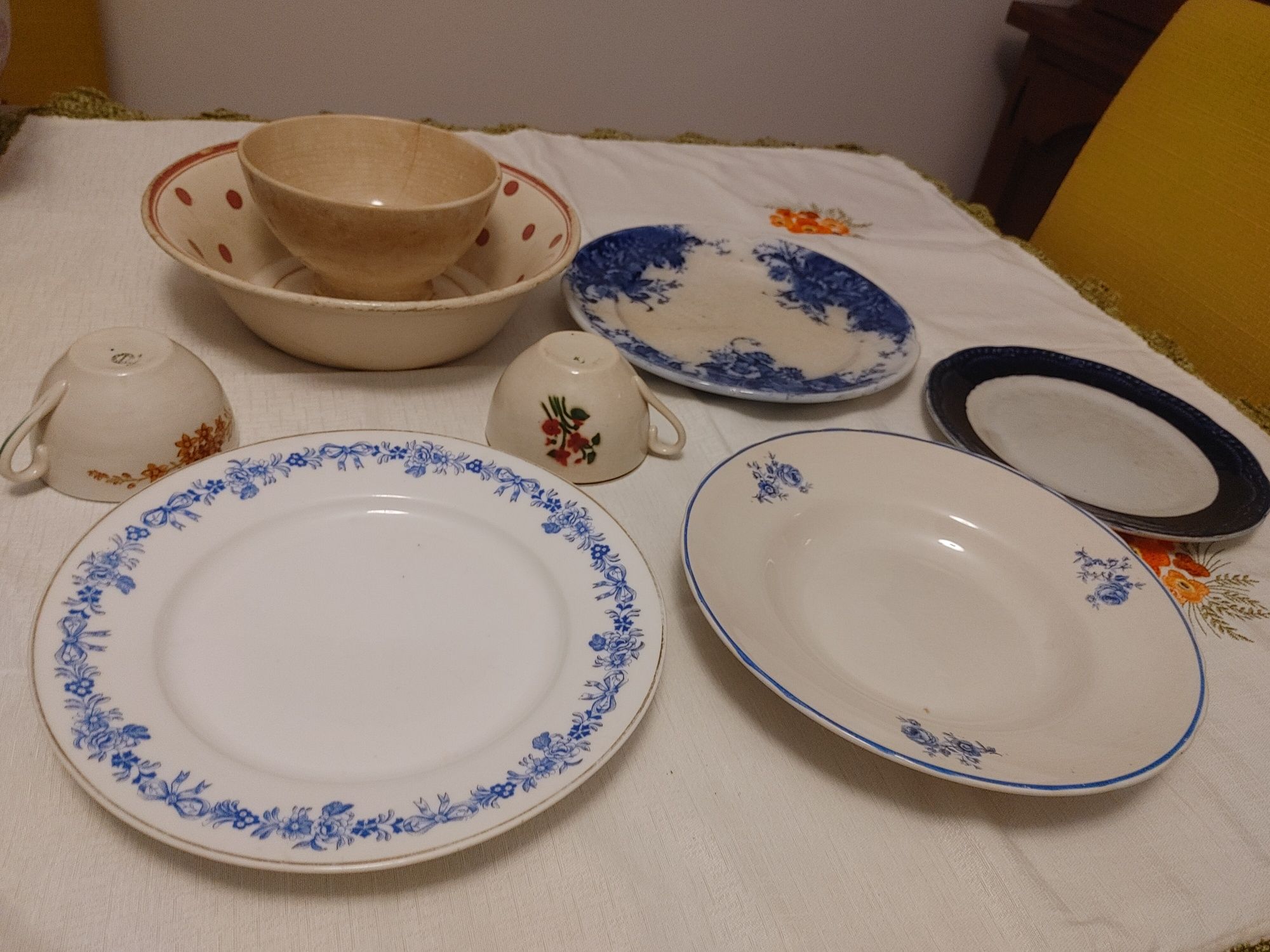 Peças de louça antiga