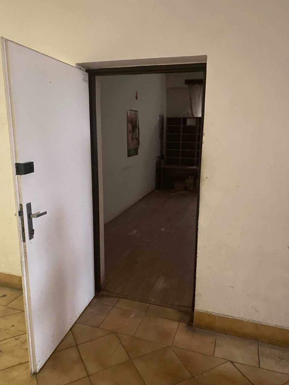 Центр,  1 пов, окремий вхід, 52.80 м2, пл. Поштова, 4