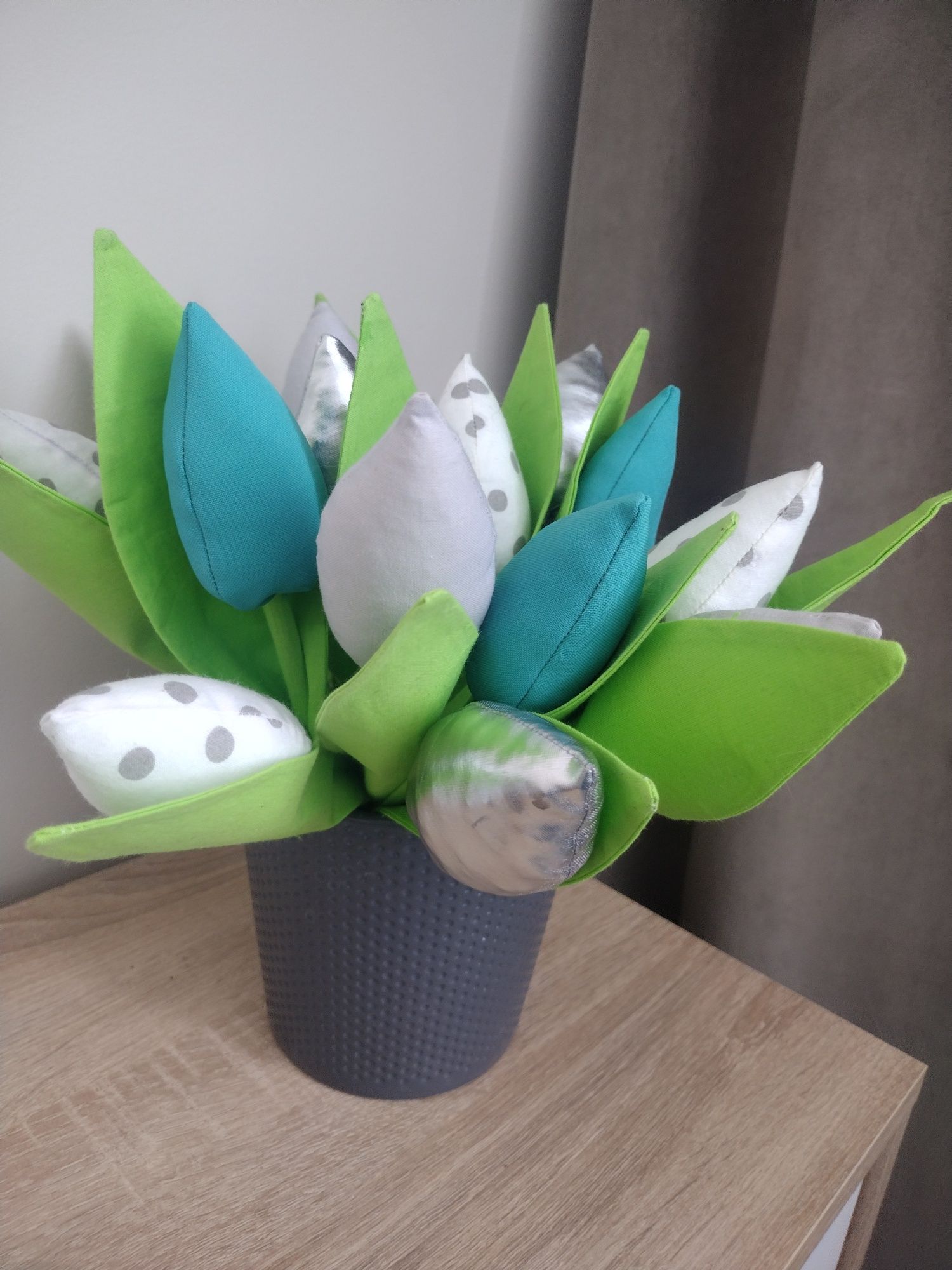 Zasłony 3 sztuki plus bukiet 16 tulipanów z materiału
