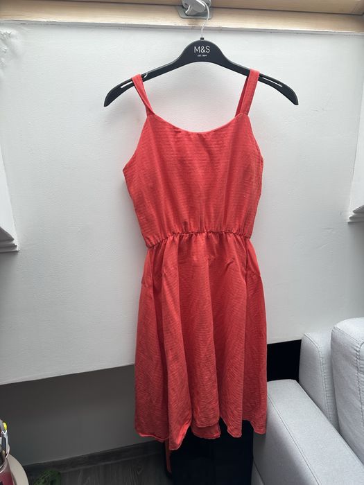Червона сукня літня