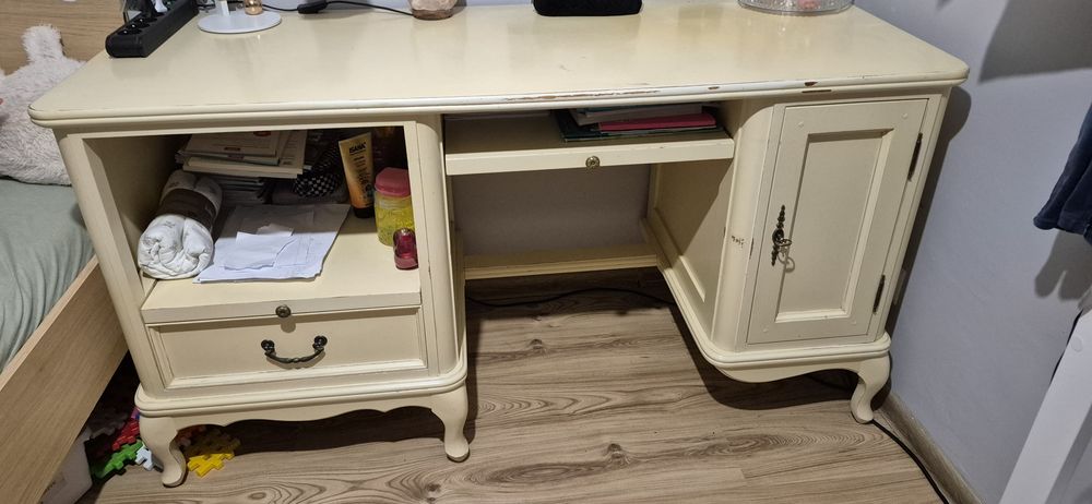 Stare, dawne,drewniane oryginalne biurko, toaletka