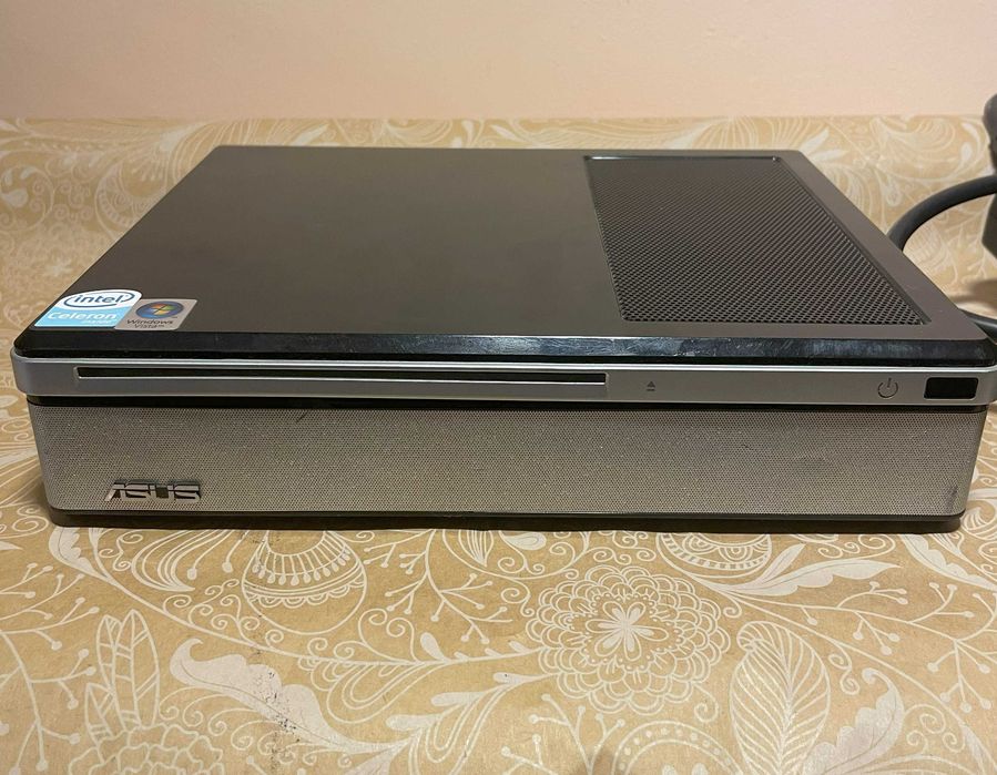 Мини ПК Mini PC ASUS Nova PX24 в рабочем состоянии