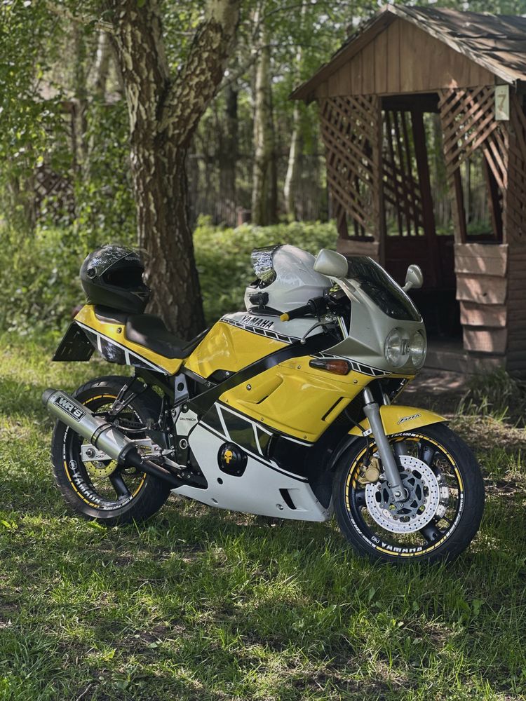 Yamaha FZR400RR FZR