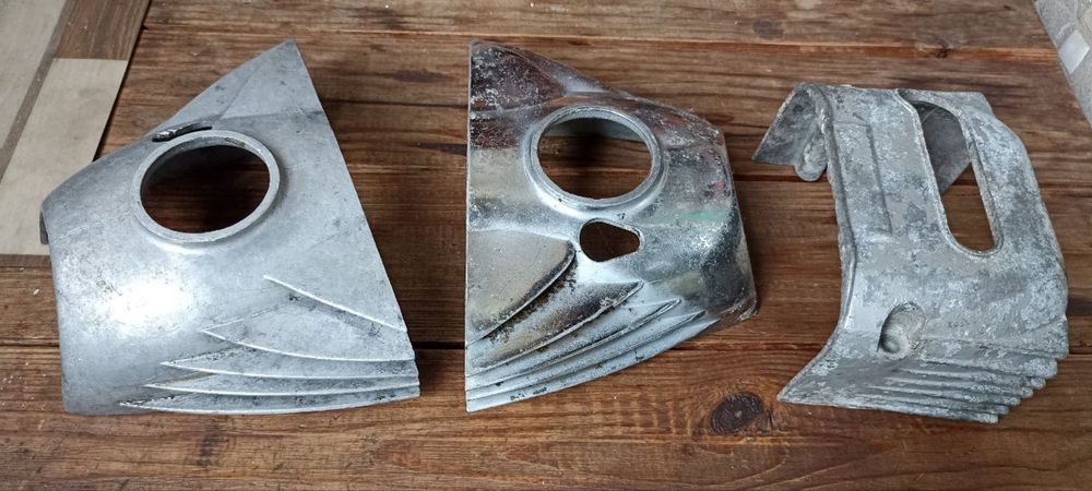 Кришки захисту карбюраторів з мотоциклів ява та ковровець.