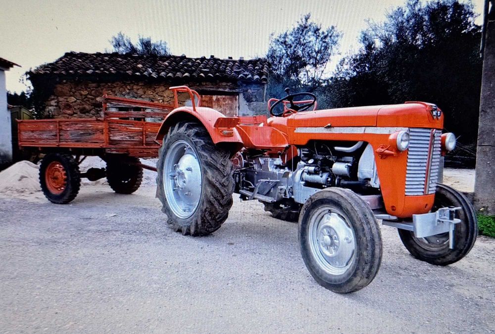 Trator vintage com motor Perkins em bom estado de funcionamento. 1150€