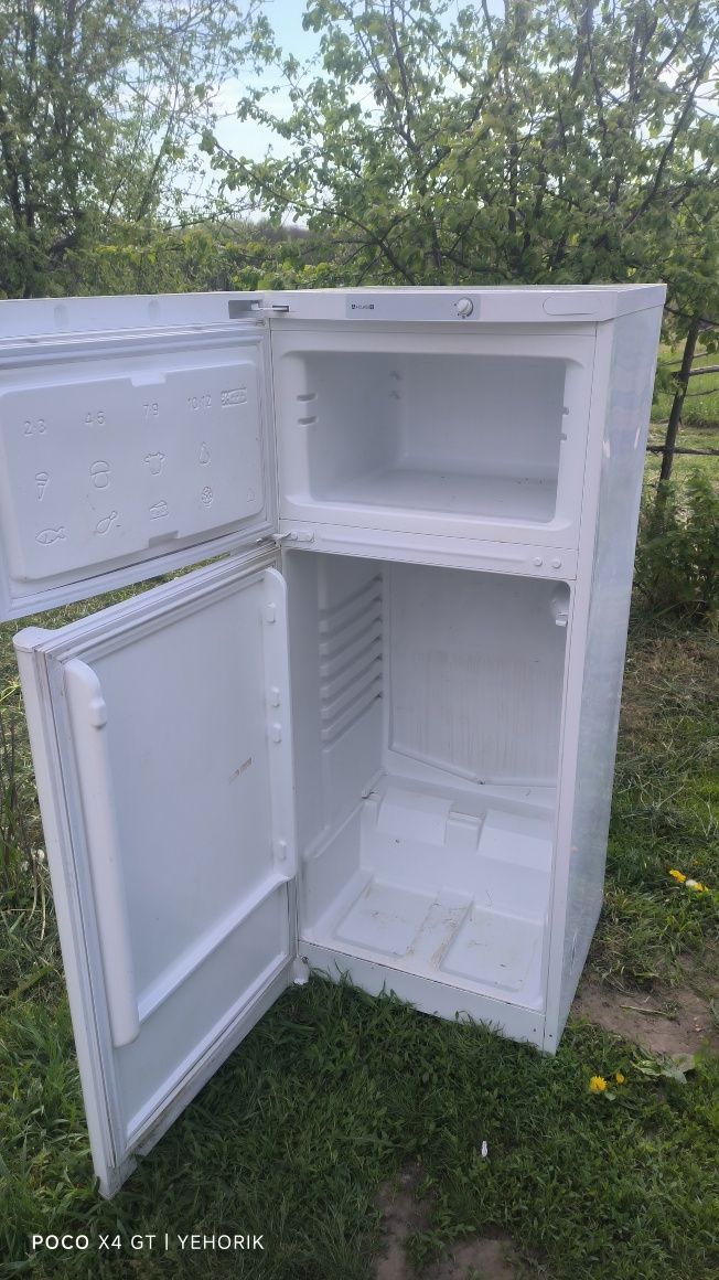 Продам холодильник
