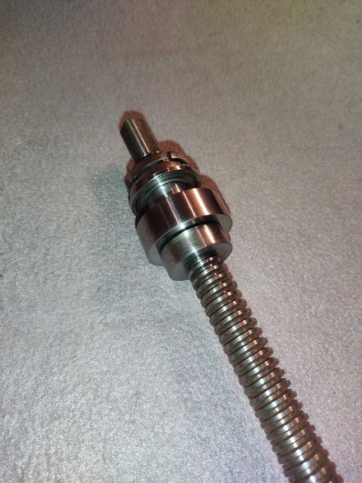 Śruba trapezowa 16x4 SKF z nakrętką markowa łożysko ścisk