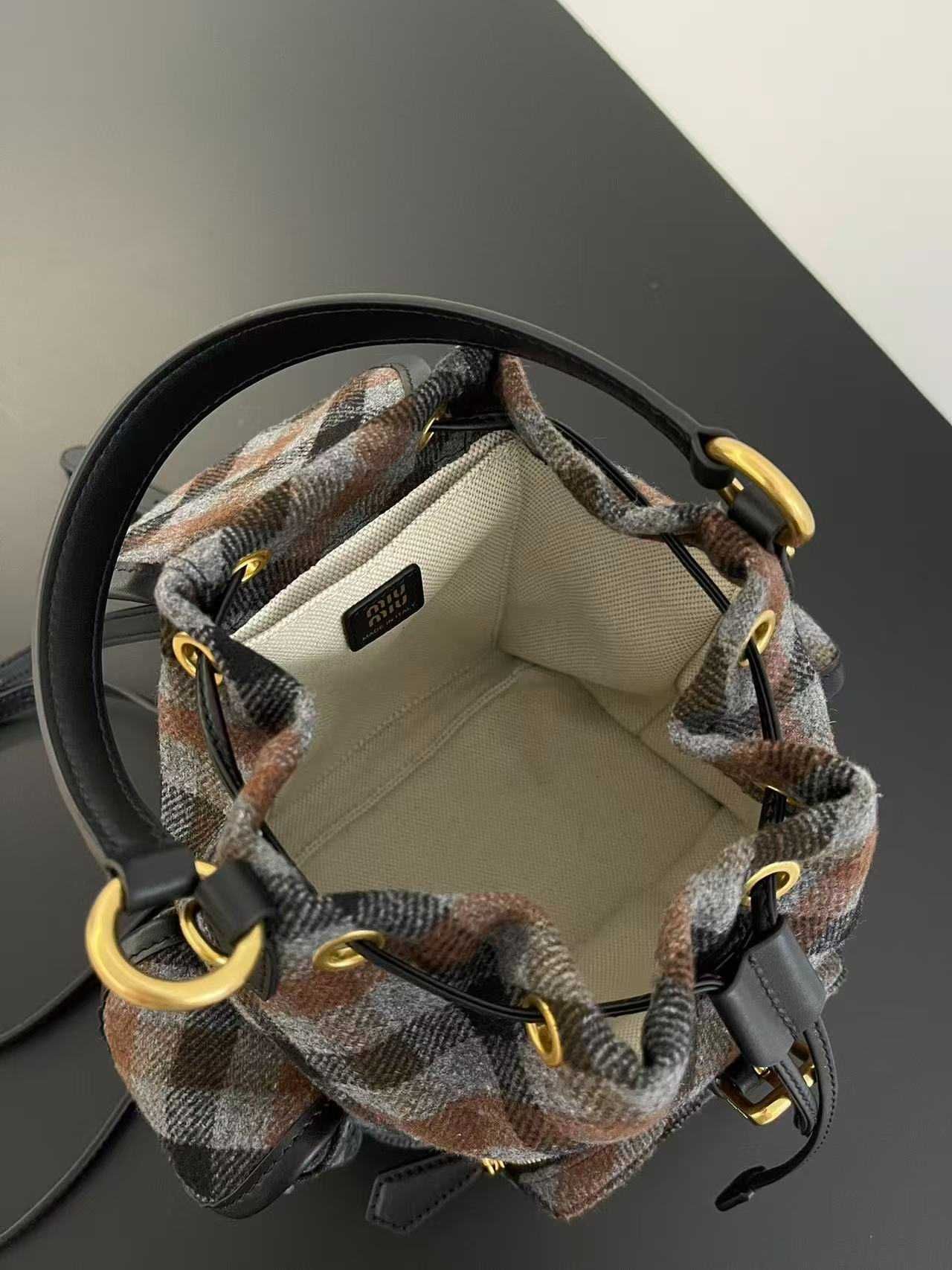 Mochila MIU MIU - Cinza Pedra