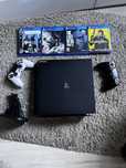 PlayStation 4 Pro CUH-7208B + 2 pady + 4 gry + akcesoria