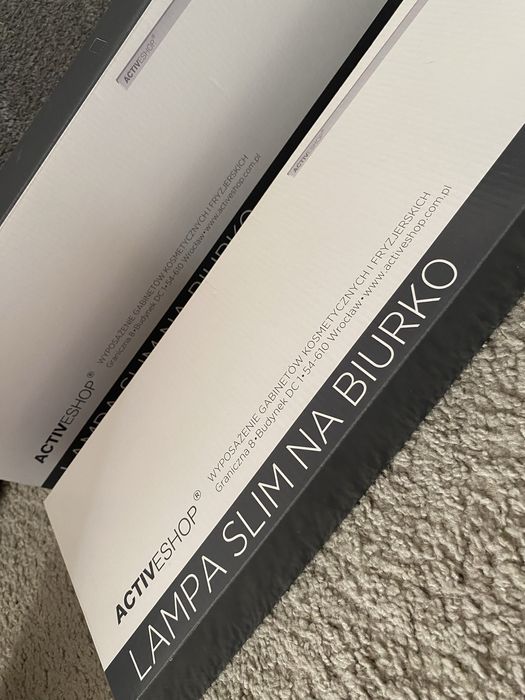 Biala lampa LED biala na biurko kosmetyczne manicure
