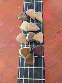 Palhetas em Madeira feitas à Mão / Handmade Wood Guitar Picks