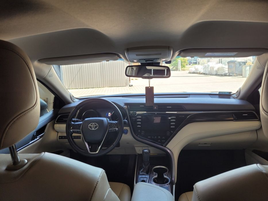 Toyota Camry Executive + pakiet VIP + pakiet light + pakiet cargo