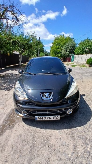 Пежо 207 2007 год 1.6 бензин в идеальном состояние