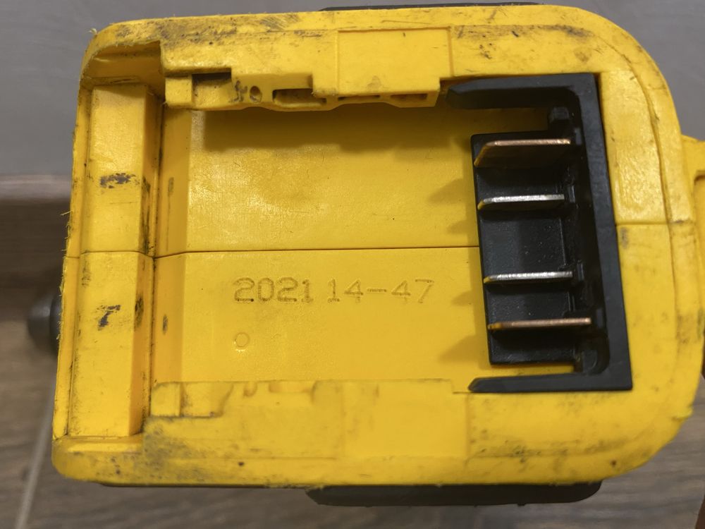 Шуруповерт DeWalt DCD778
