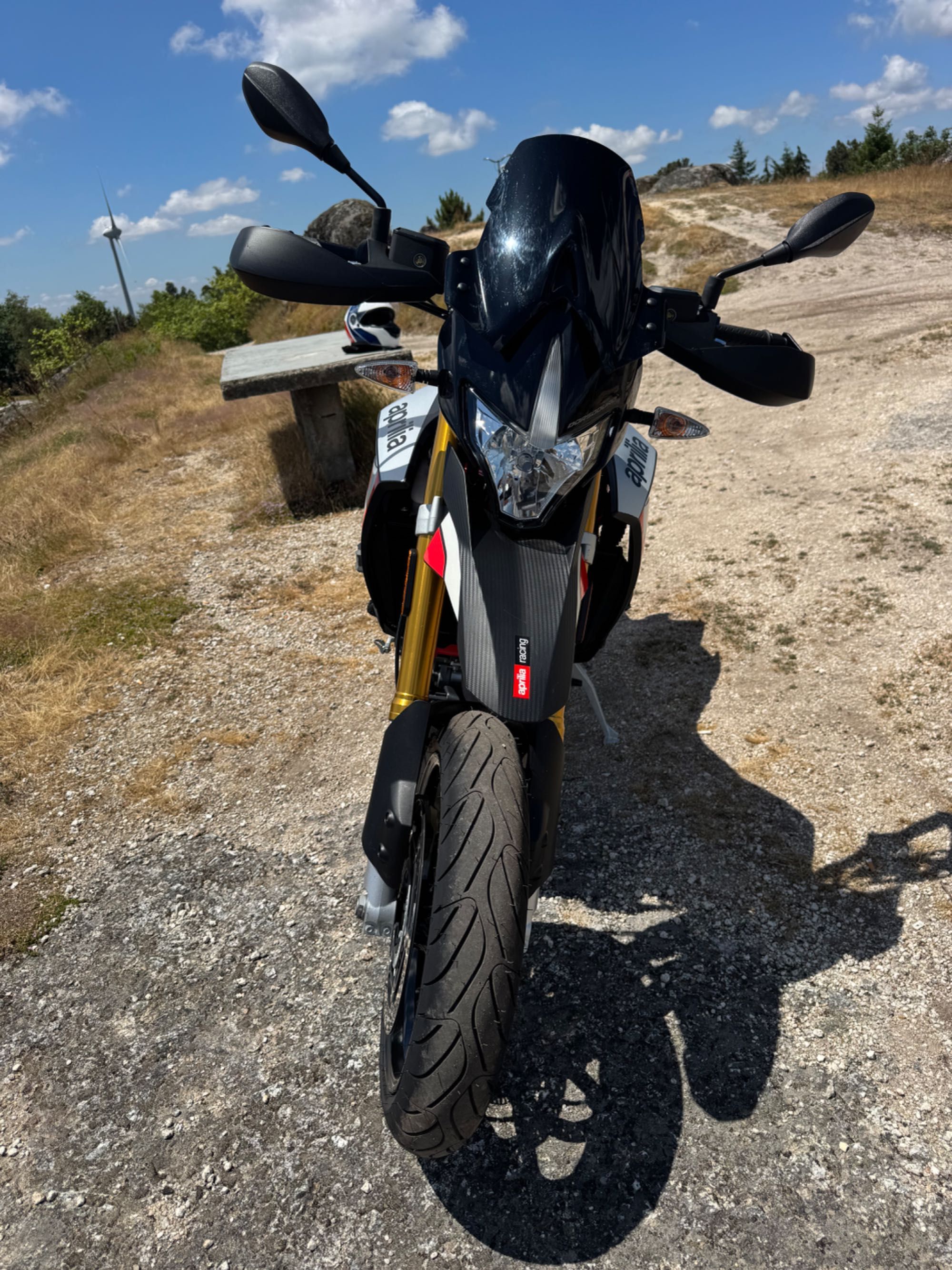 Perfeito Aprilia Dorsoduro 900