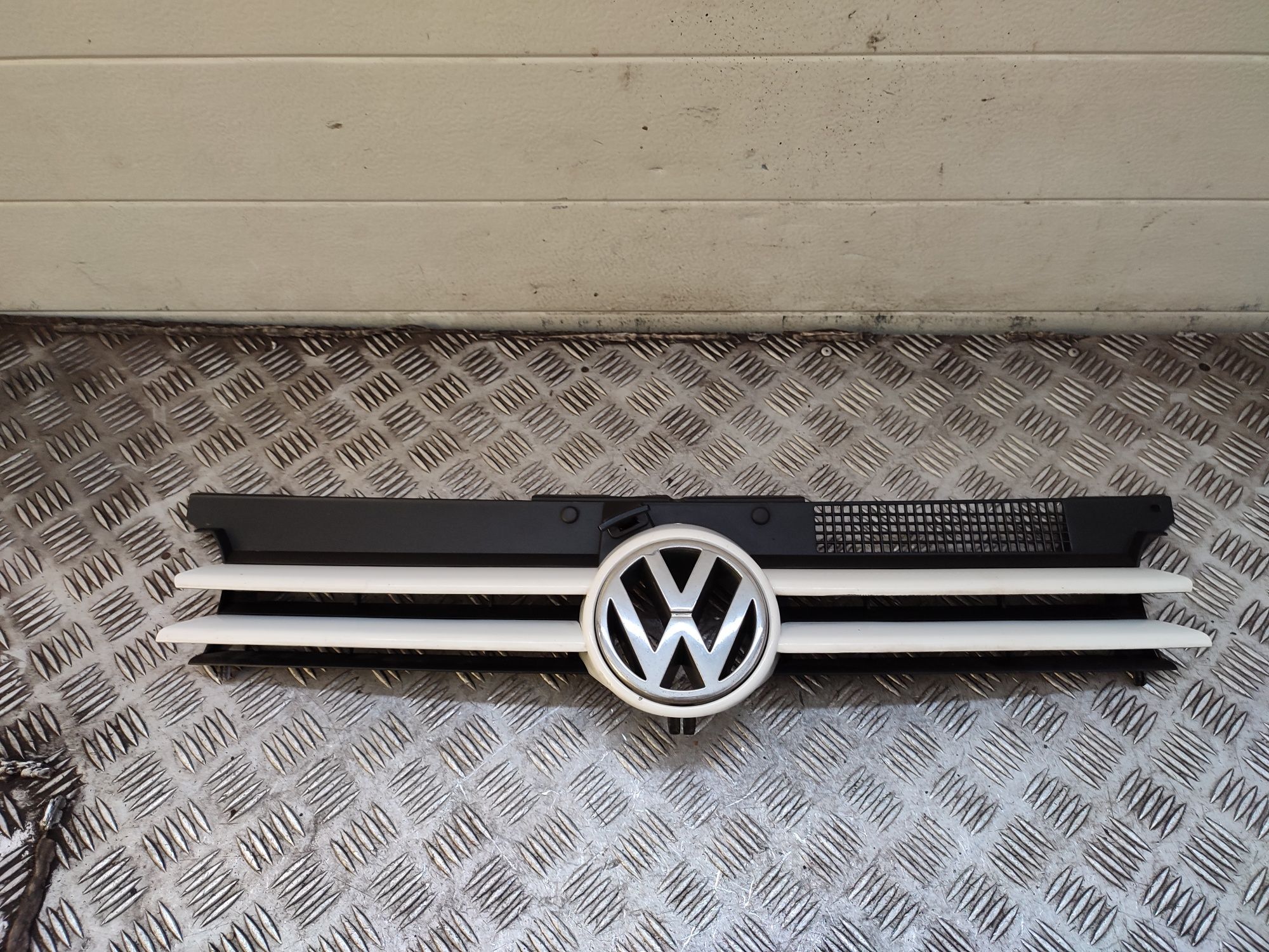 VW Golf IV grill atrapa zderzaka
