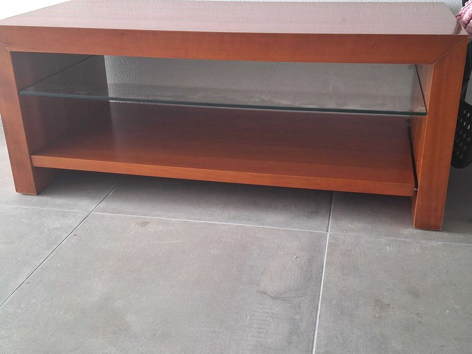 Móvel TV com divisória em vidro