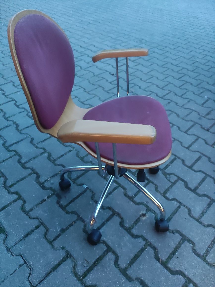 Krzesło biurowe nowy styl cafe drewniane obrotowe na kółkach