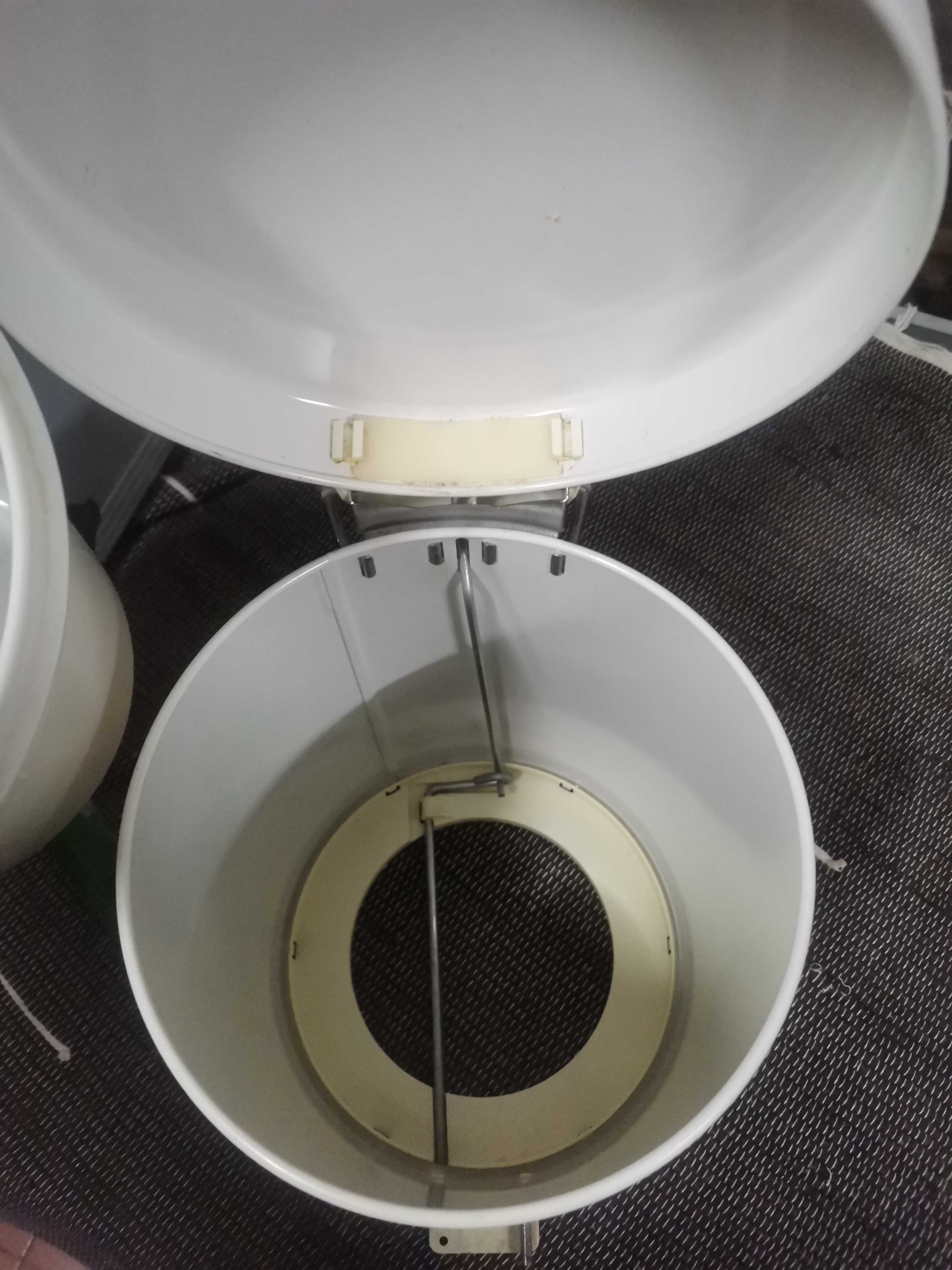Caixote do lixo WC