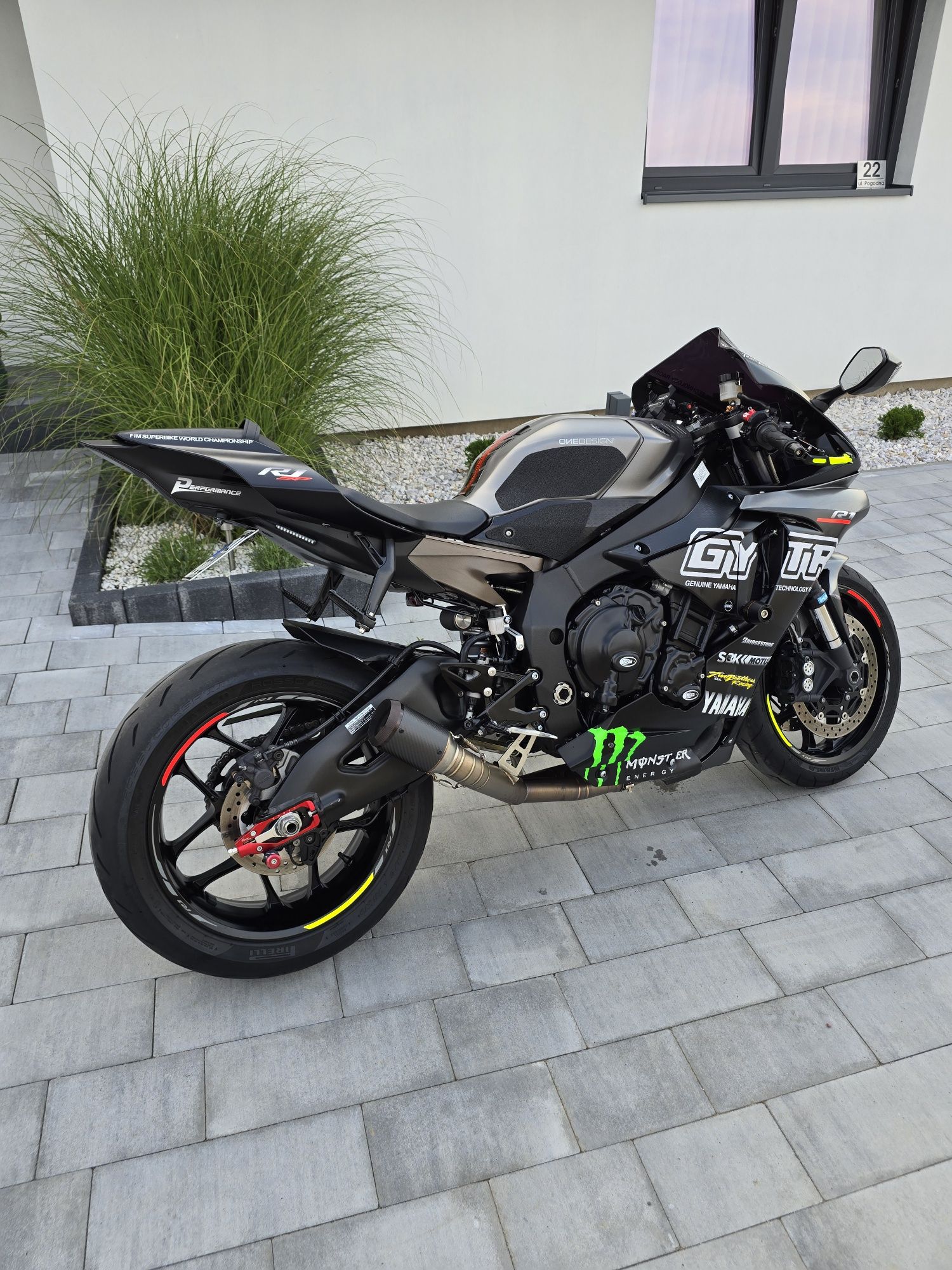 Yamaha r1 GYTR super stan