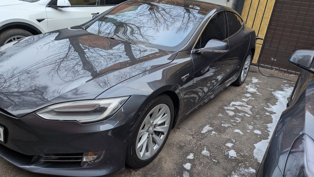 Tesla s rest 2016