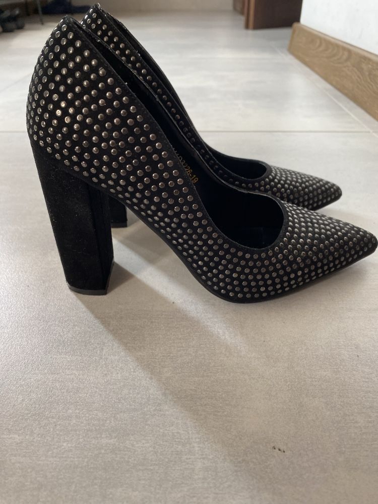 Buty damskie na obcasie