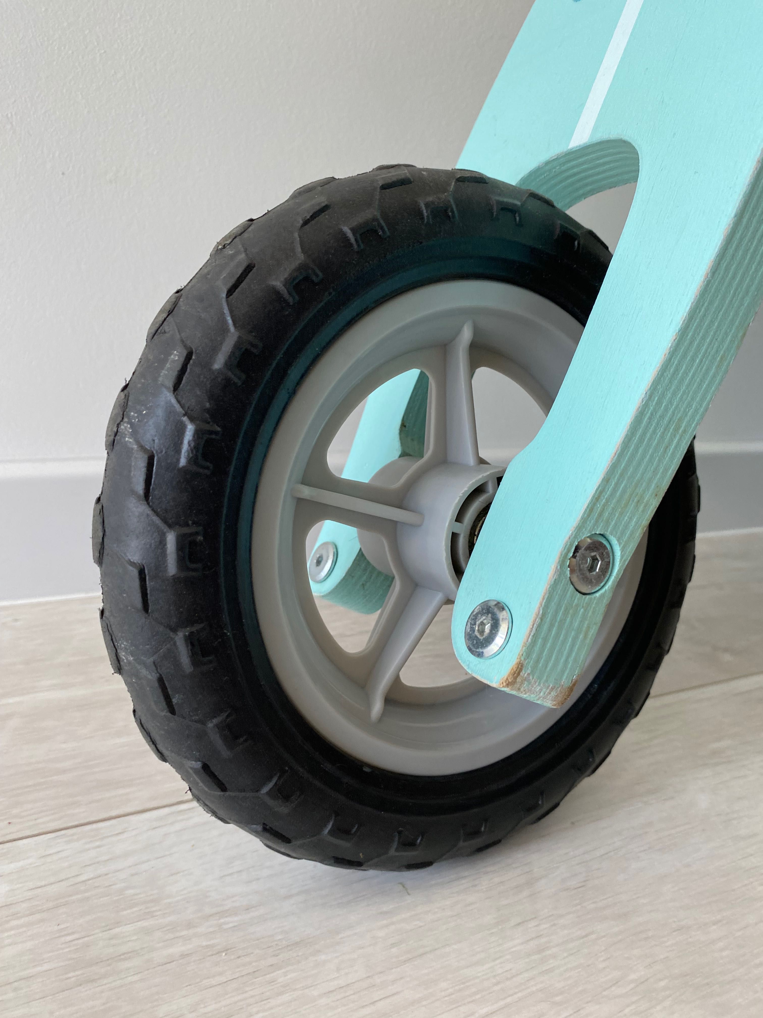 Miętowy rower rowerek biegowy drewniany skuter retro playtive Lidl
